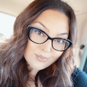 Meet your Posher, Alexis